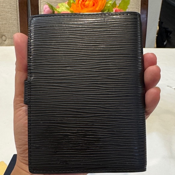 Authentic Louis Vuitton Black Epi Leather Agenda - Picture 3 of 14